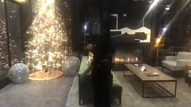 tia   fox online show from November 27, 9:32 am