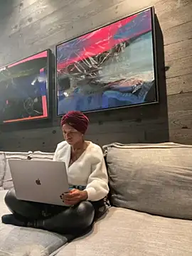 tia   fox online show from November 8, 10:08 am