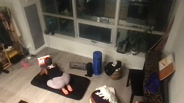 Snapshot of tia___fox chatting on October 28, 3:51 am tia   fox online show from October 28, 3:51 am