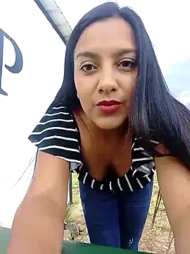 Snapshot of Sexy_Nayra_outdoors chatting on October 15, 9:01 pm Sexy Nayra outdoors online show from October 15, 9:01 pm