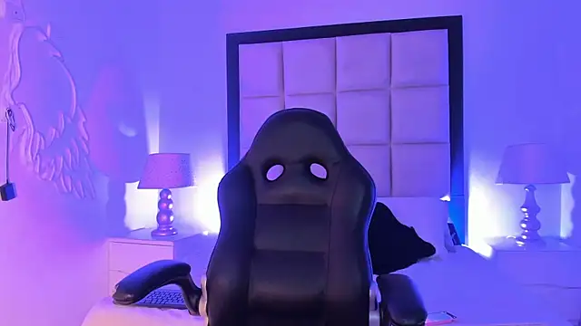 Snapshot of AriannaCooperr chatting on October 10, 4:13 am AriannaCooperr online show from October 10, 4:13 am