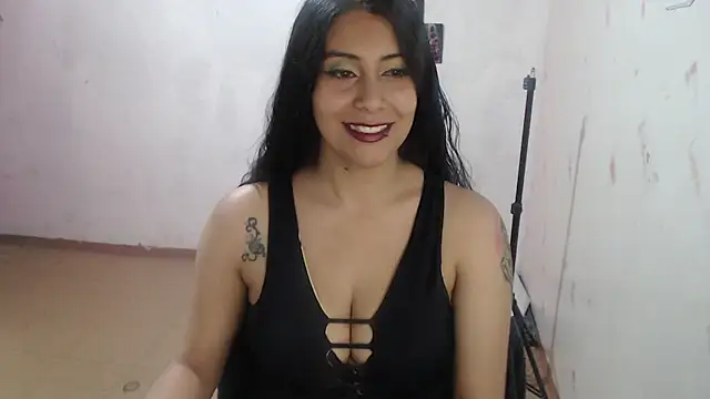 Snapshot of SexyDolly777 chatting on October 15, 5:43 pm SexyDolly777 online show from October 15, 5:43 pm