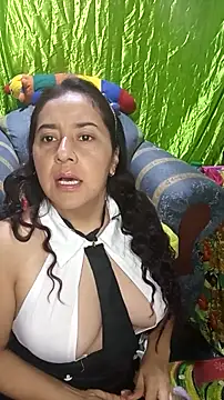 Snapshot of linda_swett chatting on February 1, 10:13 am linda swett online show from February 1, 10:13 am