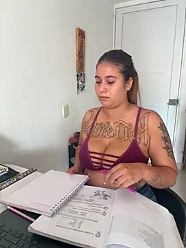 Snapshot of violeticafox chatting on October 6, 2:40 pm violeticafox online show from October 6, 2:40 pm