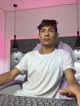 Snapshot of cherub_ chatting on November 27, 12:49 pm cherub online show from November 27, 12:49 pm