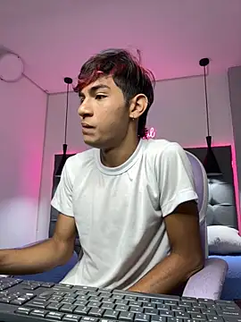 Snapshot of cherub_ chatting on November 30, 12:28 pm cherub online show from November 30, 12:28 pm