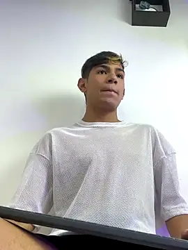 Snapshot of cherub_ chatting on October 13, 1:29 am cherub online show from October 13, 1:29 am