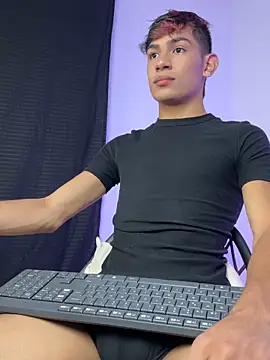 Snapshot of cherub_ chatting on November 10, 12:04 am cherub online show from November 10, 12:04 am