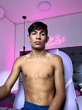 Snapshot of cherub_ chatting on December 4, 12:26 pm cherub online show from December 4, 12:26 pm