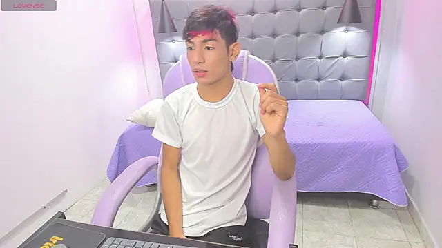 Snapshot of cherub_ chatting on November 23, 12:26 pm cherub online show from November 23, 12:26 pm