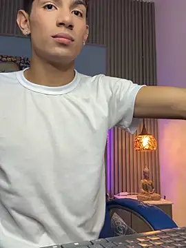 Snapshot of cherub_ chatting on November 26, 12:49 pm cherub online show from November 26, 12:49 pm