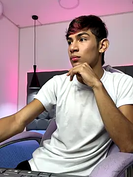 Snapshot of cherub_ chatting on December 1, 12:17 pm cherub online show from December 1, 12:17 pm