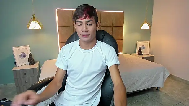 Snapshot of cherub_ chatting on November 25, 11:54 am cherub online show from November 25, 11:54 am