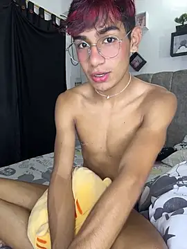 Snapshot of cherub_ chatting on June 14, 10:44 pm cherub online show from June 14, 10:44 pm