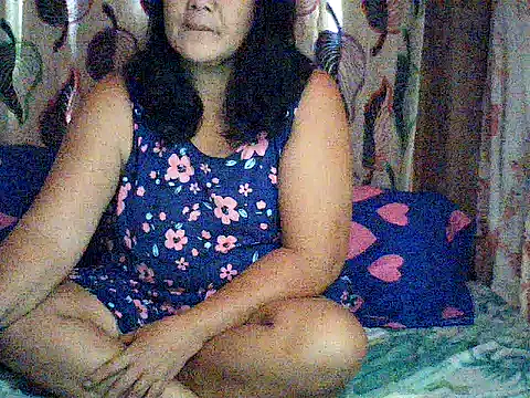 Snapshot of milagrose_rose chatting on October 5, 10:33 pm milagrose rose online show from October 5, 10:33 pm