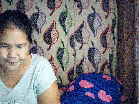 Snapshot of milagrose_rose chatting on October 5, 10:06 am milagrose rose online show from October 5, 10:06 am
