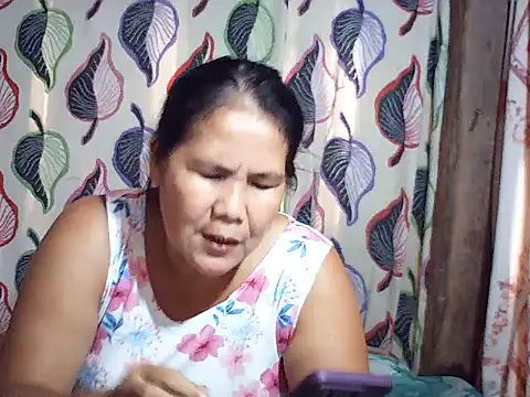 Snapshot of milagrose_rose chatting on October 3, 2:15 am milagrose rose online show from October 3, 2:15 am