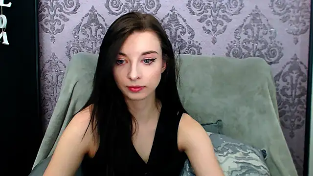 DominantLuna online show from April 30, 4:25 pm