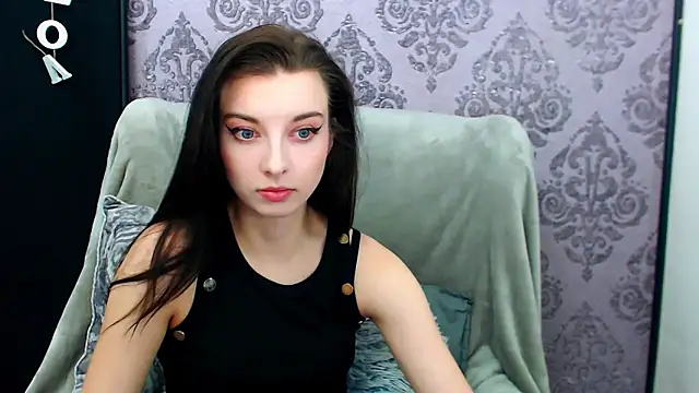 DominantLuna online show from May 15, 7:45 pm