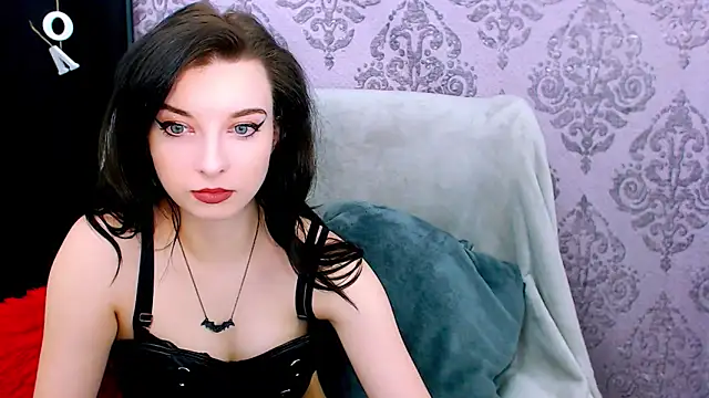 DominantLuna online show from February 12, 8:30 pm