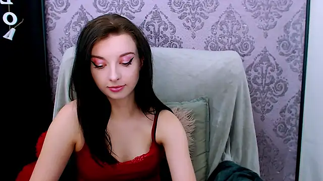 DominantLuna online show from March 2, 8:38 pm