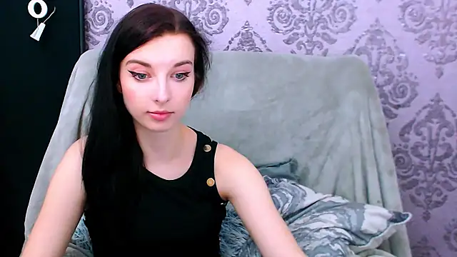 DominantLuna online show from June 3, 7:29 pm