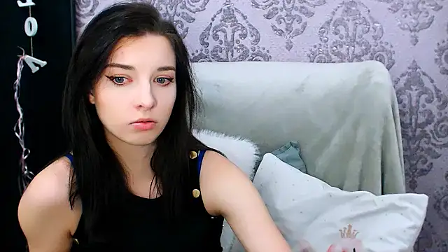 DominantLuna online show from November 13, 8:35 pm