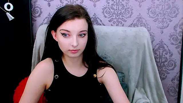 DominantLuna online show from March 3, 9:11 pm