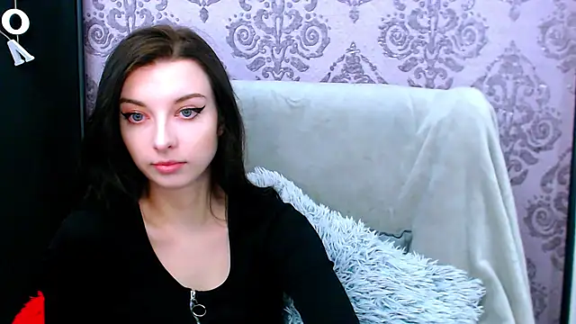 DominantLuna online show from March 30, 7:26 pm