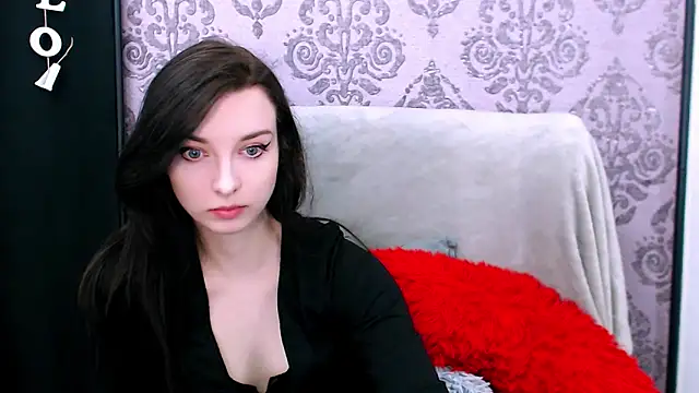 DominantLuna online show from March 31, 4:53 pm