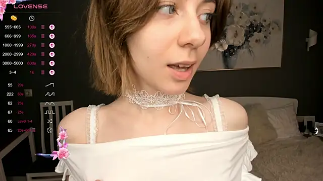 Snapshot of shyina_meow chatting on October 5, 3:25 pm shyina meow online show from October 5, 3:25 pm