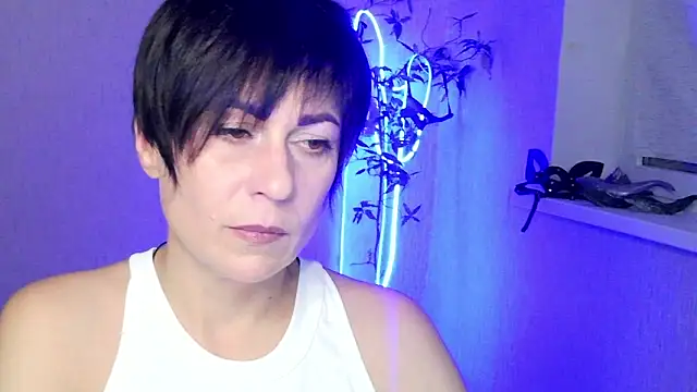 Ashley Brookss online show from December 5, 3:32 pm