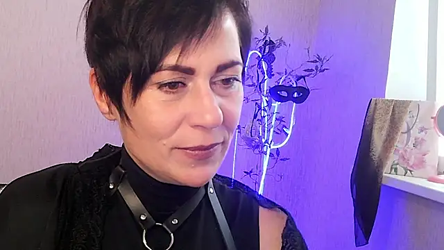 Ashley Brookss online show from November 12, 10:52 am