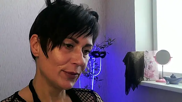 Ashley Brookss online show from November 15, 9:24 am