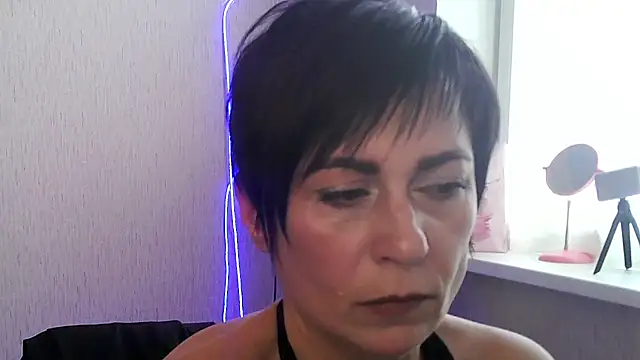 Ashley Brookss online show from November 11, 9:48 am