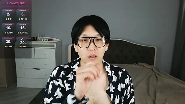 KaiChicken online show from April 8, 7:59 pm