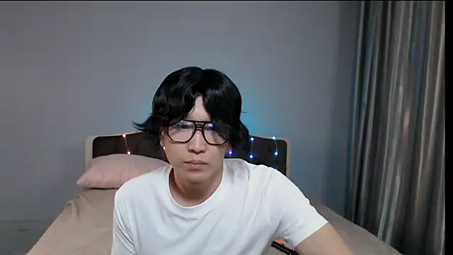 Snapshot of KaiChicken chatting on October 12, 2:24 am KaiChicken online show from October 12, 2:24 am