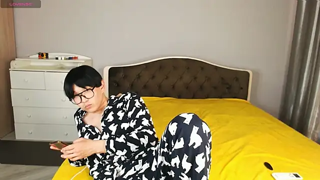KaiChicken online show from May 12, 3:29 pm