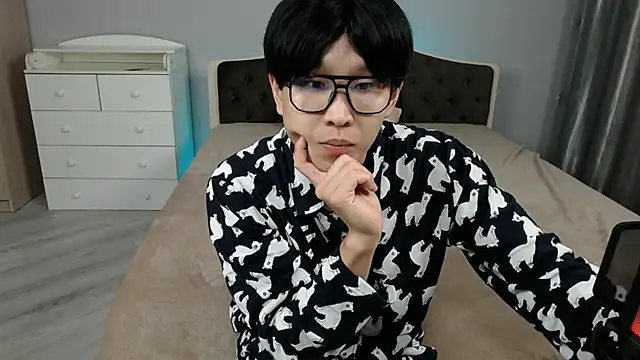 KaiChicken online show from December 4, 9:25 pm