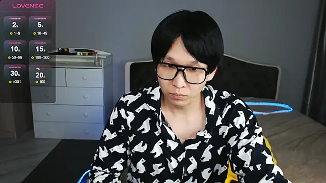 KaiChicken online show from March 27, 5:47 pm