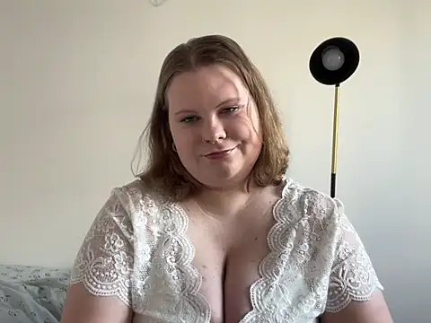 Snapshot of BriannaFlirty chatting on October 22, 12:15 pm BriannaFlirty online show from October 22, 12:15 pm