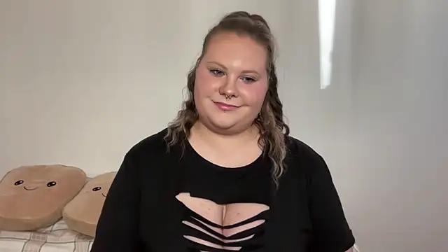 Snapshot of BriannaFlirty chatting on November 7, 1:15 pm BriannaFlirty online show from November 7, 1:15 pm