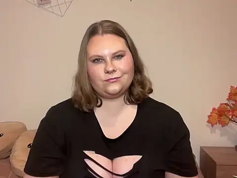 Snapshot of BriannaFlirty chatting on November 22, 7:18 am BriannaFlirty online show from November 22, 7:18 am