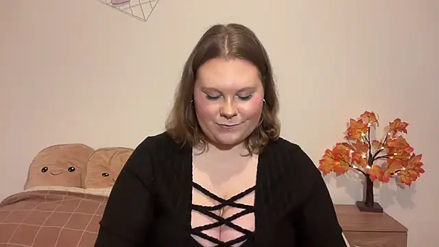 Snapshot of BriannaFlirty chatting on November 17, 7:34 am BriannaFlirty online show from November 17, 7:34 am