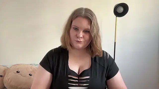 Snapshot of BriannaFlirty chatting on October 29, 1:21 pm BriannaFlirty online show from October 29, 1:21 pm