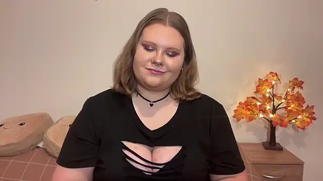 Snapshot of BriannaFlirty chatting on November 15, 7:18 pm BriannaFlirty online show from November 15, 7:18 pm