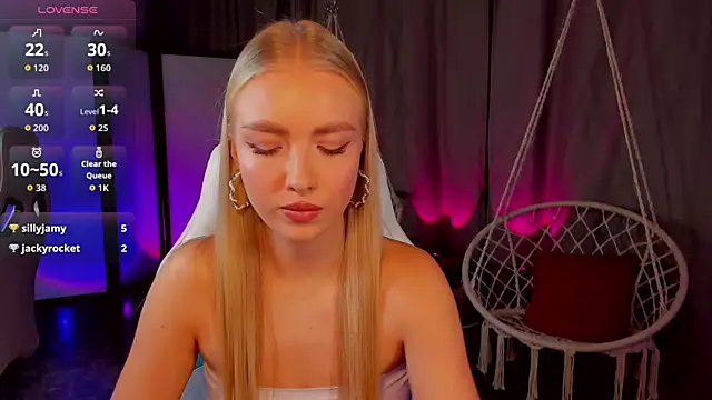 Snapshot of TessaGrays chatting on December 20, 8:39 am TessaGrays online show from December 20, 8:39 am