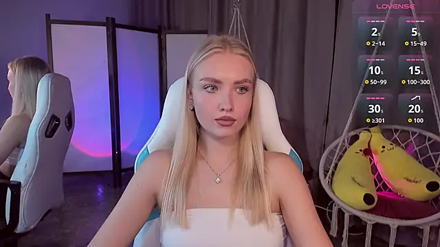 Snapshot of TessaGrays chatting on October 21, 1:32 pm TessaGrays online show from October 21, 1:32 pm