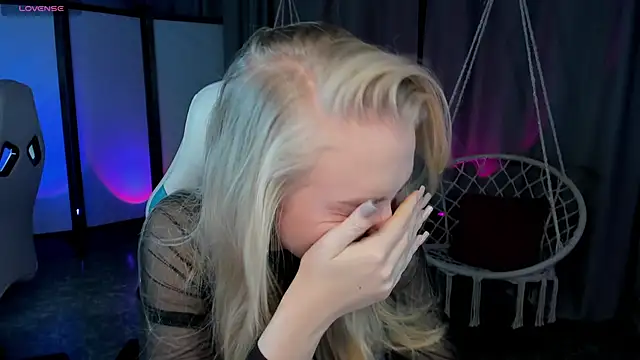 Snapshot of TessaGrays chatting on December 1, 10:27 am TessaGrays online show from December 1, 10:27 am