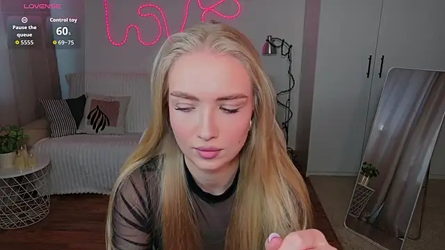 TessaGrays online show from April 5, 12:01 pm